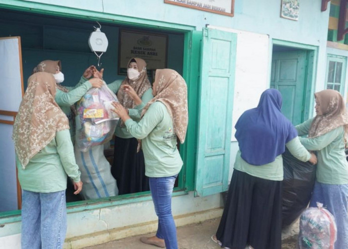 Berkat Sampah, Emak-emak Desa Simbangjati Punya THR Saat Idul Fitri 