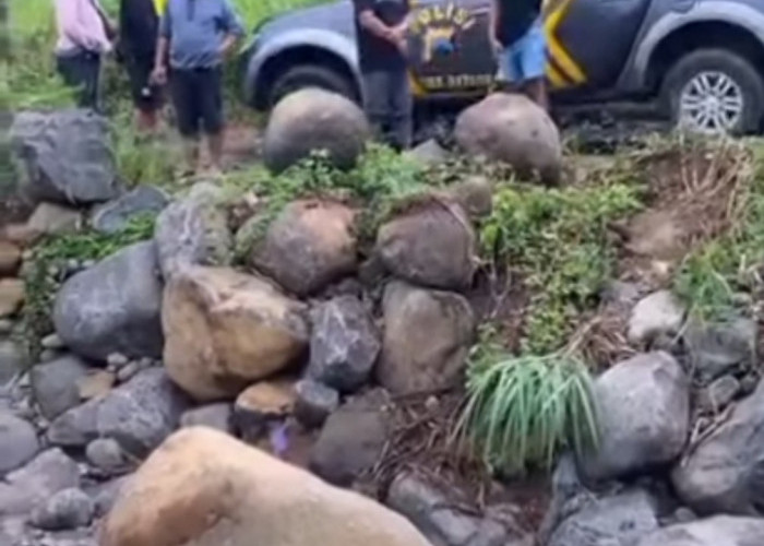 Pencari Rumput di Batang Tewas Tertimpa Batu Besar di Kali Petung