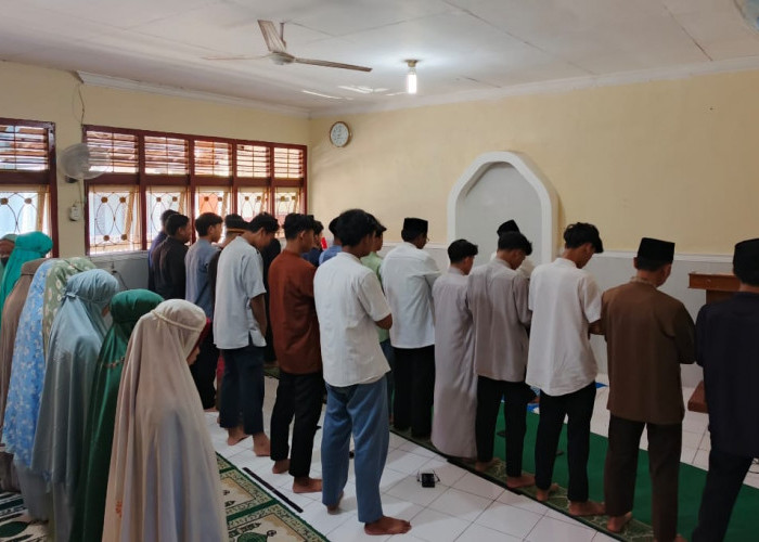 MAM Batang Terapkan Salat Berjamaah dan Kultum Harian untuk Perkuat Karakter Siswa