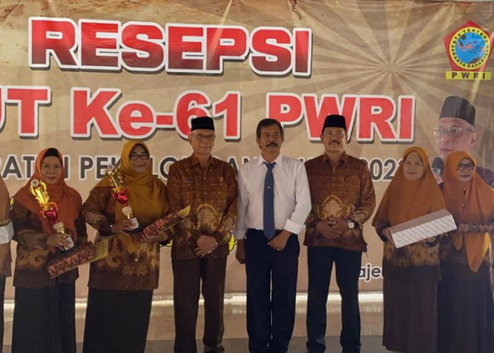 Bupati Pekalongan Fadia Berharap PWRI Tetap Produktif   