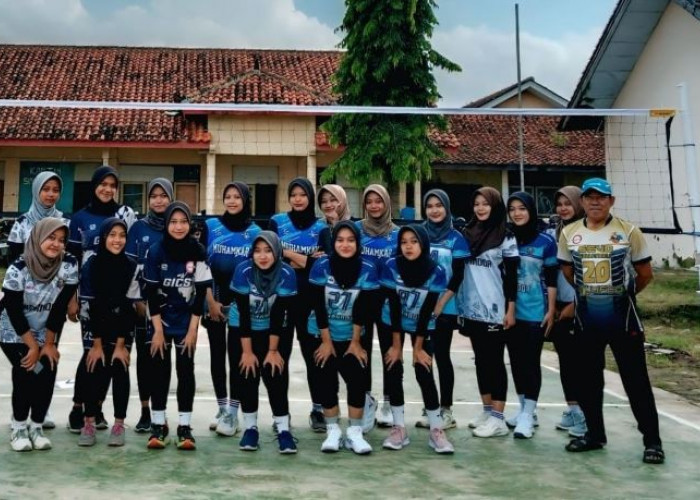 Siapa Sangka, Penjaga Sekolah di Kabupaten Pekalongan Ini Diam-Diam Cetak Atlet Voli Berprestasi