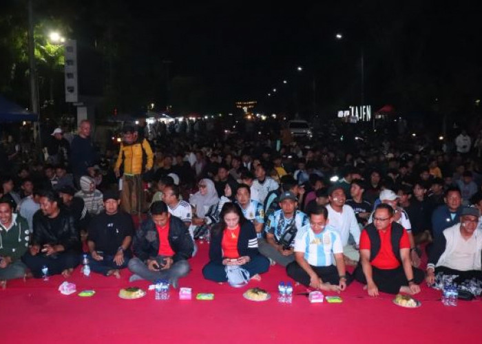 Nobar Final Piala Dunia 2026 di Alun-alun Kajen Padat, Sukirman: Persatuan Terjalin, PKL Ikut Panen Rezeki