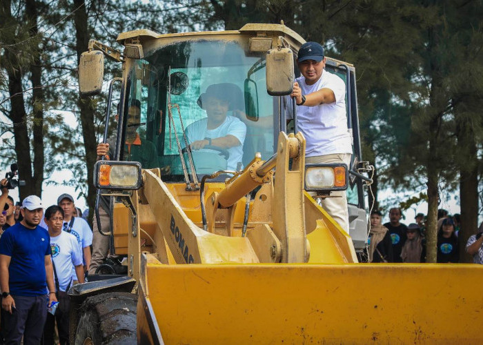 Lewat Aksi Bersih Sampah, Ahmad Luthfi Bersama Ribuan Orang Canangkan Gerakan Jawa Tengah ASRI