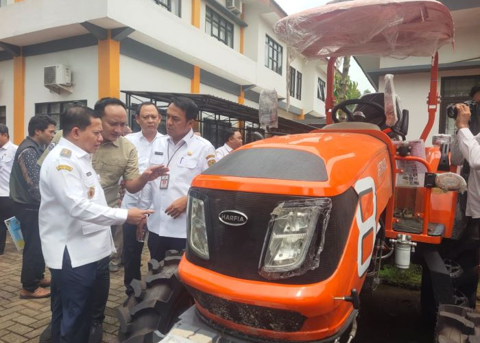 Genjot Swasembada Pangan, Pemkab Pekalongan Perkuat Petani Lewat Bantuan Alsintan