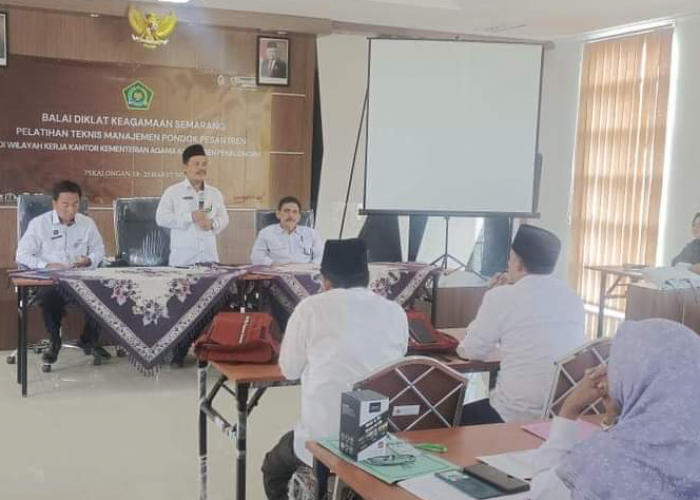 Kepala Kemenag Kabupaten Pekalongan Buka Diklat Manajemen Pondok Pesantren