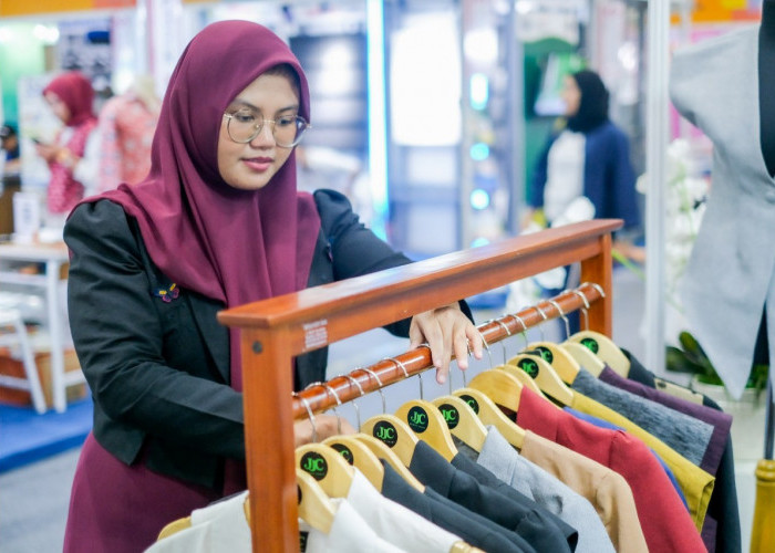 LinkUMKM BRI Dorong Pengusaha Perempuan Naik Kelas, JJC Rumah Jahit Berhasil Kembangkan Fesyen Wastra Eksklusi
