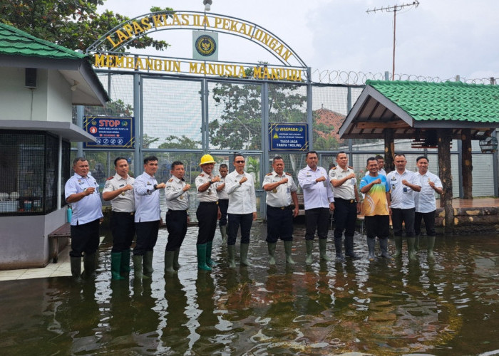Tinjau Area Terdampak Banjir, Stafsus Menteri Apresiasi Produktivitas Warga Binaan Lapas Pekalongan