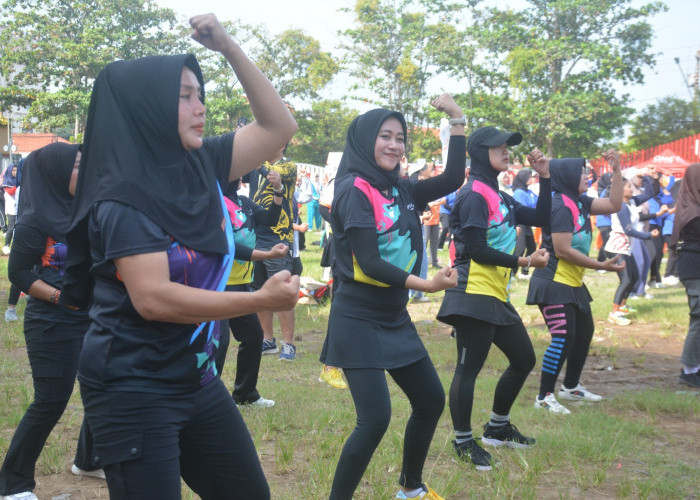 Masyarakat Batang Diajak Hidup Sehat dengan Rutin Senam