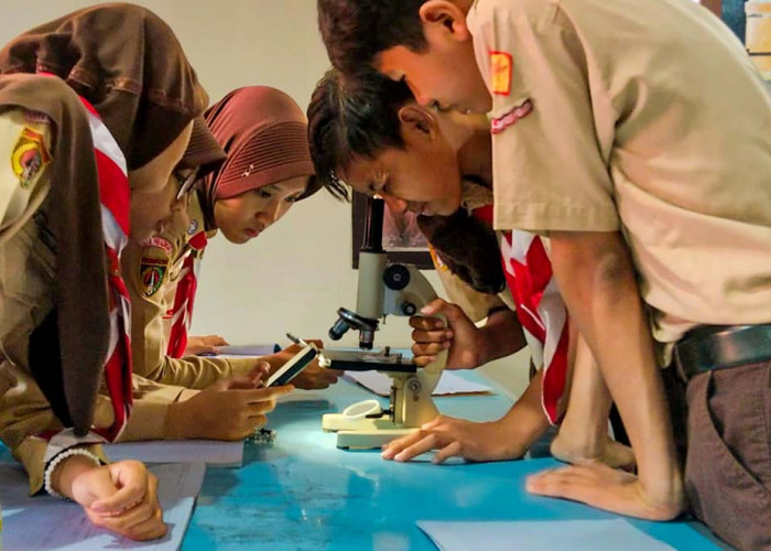 Tak Sekadar Menggambar Sel: Cara Seru Asah Keterampilan Sains Lewat Mikroskop