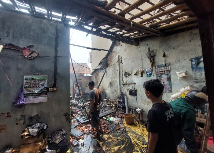 Ditinggal Melayat Saat Hangatkan Masakan, Rumah Warga Bojong Minggir Terbakar, Kerugian Rp100 Juta