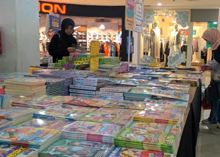 Keseruan Berburu Buku Murah di Pekalongan Mulai dari Novel hingga Buku Anak Ada