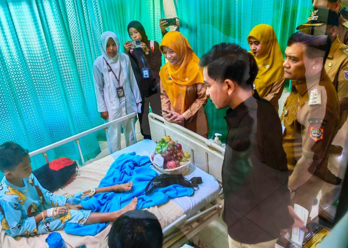 Gibran dan Ahmad Luthfi Turun Langsung Tinjau Pasien Dugaan Keracunan MBG di Batang, Ini Hasilnya