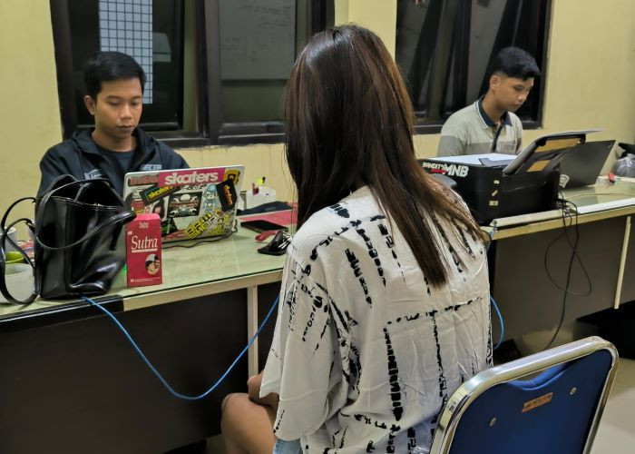 Diduga Terlibat Prostitusi Online, Mahasiswi Cantik Ini Digerebek Polisi Saat Operasi Pekat di Wiradesa