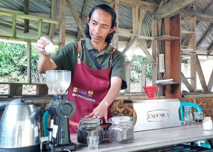 Untuk Masa Depan Lebih Baik, PLN IP UBP Semarang Bawa 'Kembang Desa' Ke Lereng Gunung Ungaran 