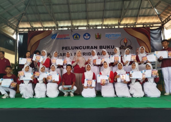 SMPN 1 Sragi Luncurkan Buku Karya Guru dan Murid, Teguhkan Budaya Literasi Nasional
