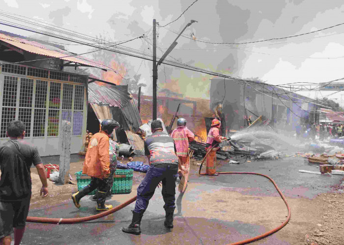Dua Jam Empat Kios di Pasar Limpung Ludes Terbakar, Ternyata Ini Penyebabnya