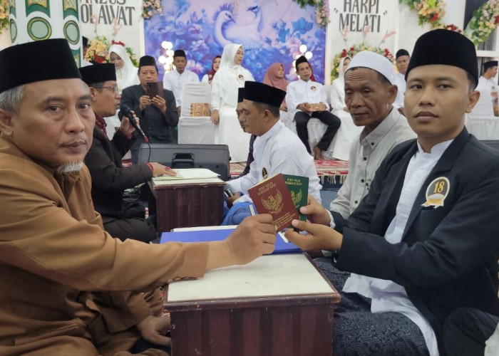 20 Pasangan Ikuti Nikah Maulid 2024 di Kanzus Sholawat Pekalongan, Tertua Usia 64 Tahun, Terjauh dari Madura