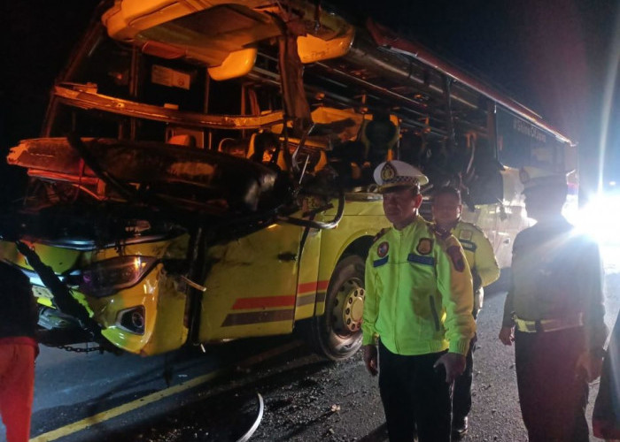 Kecelakaan Maut Bus Vs Truk di KM 328+000 Jalur A Tol Pemalang - Batang, Warga Bandung dan Klaten Tewas