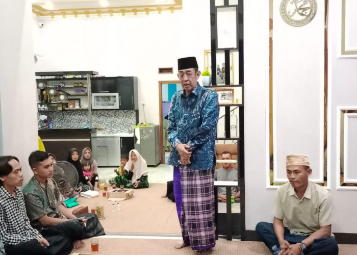 Bisri Sapa Masyarakat Desa Curug Tirto Sampaikan Program Pemerintah Bidang Pendidikan