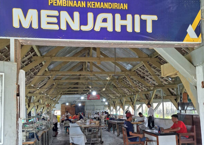 Warga Binaan Lapas Pekalongan Tekuni Keterampilan Menjahit sebagai Bekal Mandiri