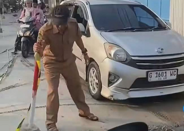 ASN Pemkot Pekalongan Terobos Jalan Cor di Watusalam, Wali Kota Perintahkan BKPSDM Beri Sanksi