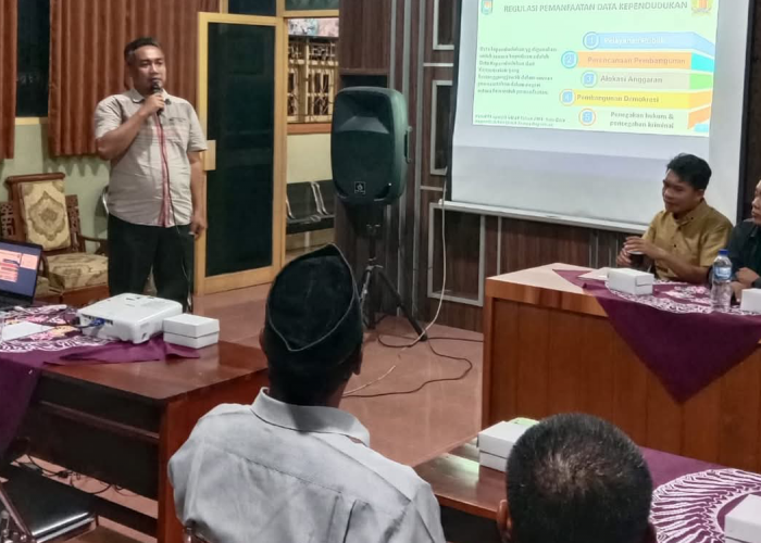 Disdukcapil Kabupaten Pekalongan Berikan Materi Bimtek Validasi Data Kependudukan di Desa Karangrejo Kesesi