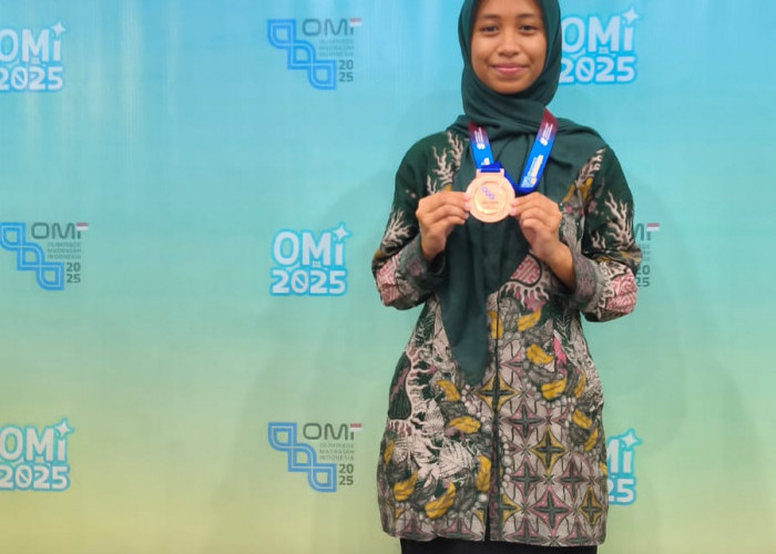 Alya Mazaya Raih Perunggu OMI Sains 2025, MAN 1 Kota Pekalongan Gemilang di Kancah Nasional. 