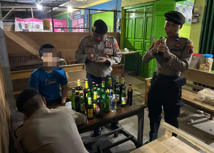 Sisir Warung Swike di Bojongminggir Pekalongan, Polisi Amankan Puluhan Miras