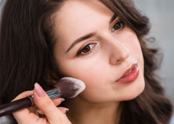 4 Bedak Full Coverage yang Ampuh Menutupi Flek Hitam di Wajah