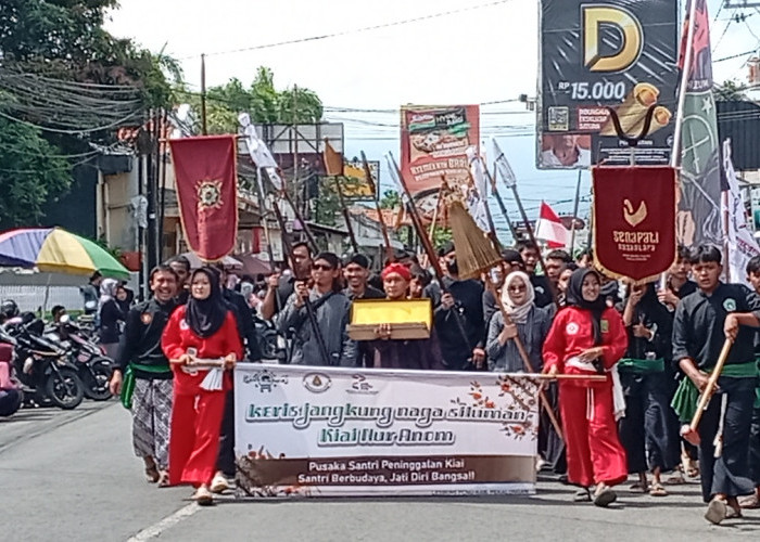 Lesbumi Kabupaten Pekalongan Meriahkan Karnaval Budaya Hari Santri 2025