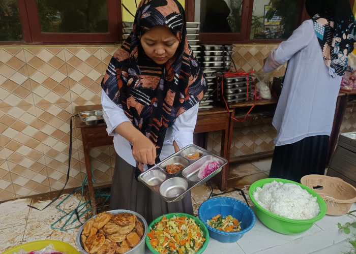 Sekolah Dikepung Banjir, Ratusan MBG di Batang Tak Tersalurkan ke Siswa