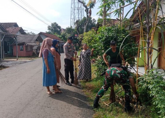 Kecamatan Talun Endemis DBD, TNI-Polri Bersama Warga Kerja Bakti Galakkan Pemberantasan Sarang Nyamuk