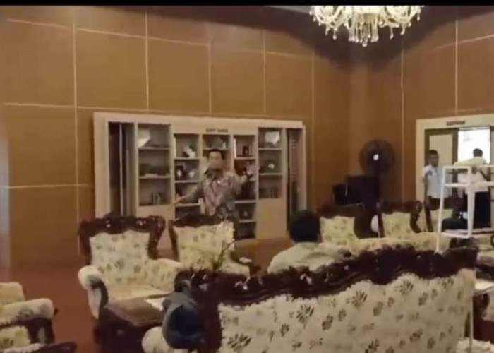 KPK Geledah Kantor Bupati Pekalongan, Ruang Bupati hingga UKPBJ Disegel