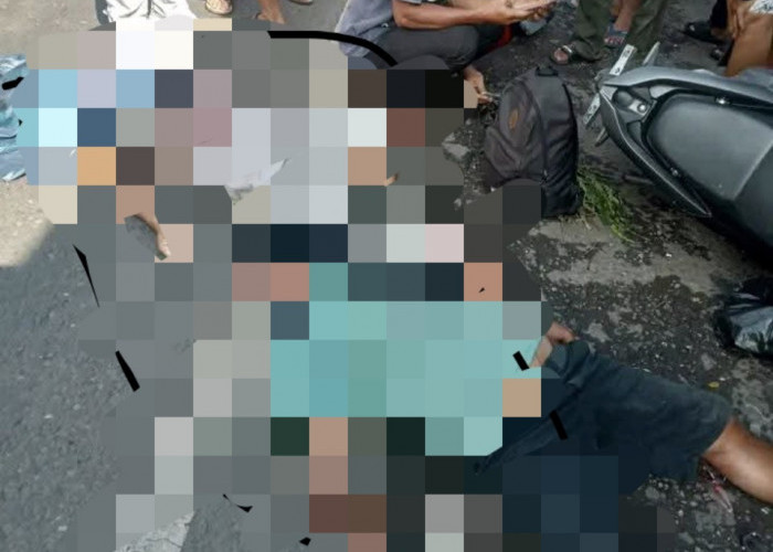 Vario Seruduk Truk Tronton Parkir di Tepi Jalur Pantura Batang, Dua Nelayan Kendal Tewas