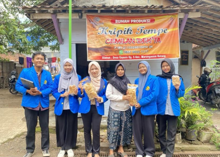 Mahasiswa Prodi Manajemen Unikal ‘Naikkan Kelas’ UMKM Keripik Tempe Batang via Digitalisasi