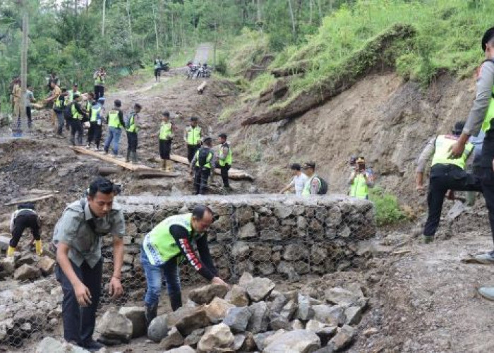 Polres Pekalongan Kebut Perbaikan Jembatan Trajumas