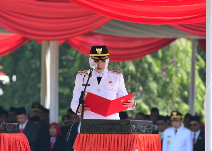 Upacara HUT ke-80 RI di Alun-Alun Kajen, Bupati Pekalongan Fadia Arafiq Bacakan Teks Proklamasi