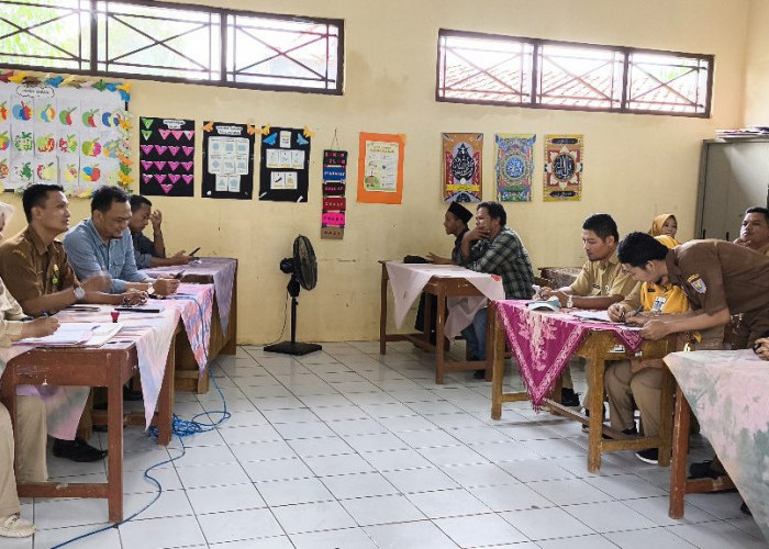 Beberapa Bangunan Sudah Rusak, Komisi IV DPRD Batang Minta Rehab SDN Krengseng 1 Dilanjutkan