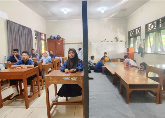 Kekurangan Ruang Kelas, SLB Negeri Batang Terpaksa Sekat Ruangan Jadi Dua Kelas