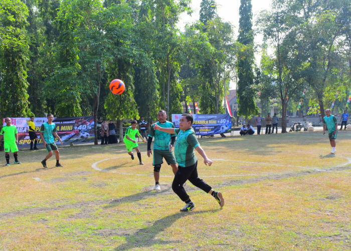 Plt Bupati Pekalongan Ikut Bertanding di Mini Soccer U40+, Semarakkan HUT RI dan Hari Jadi Kabupaten