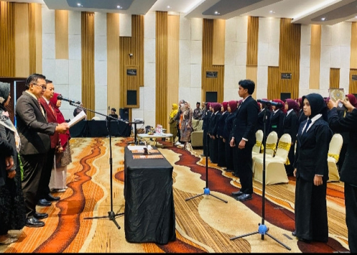 Angkat Sumpah 55 Tenaga Kesehatan Unikal: Cetak Ners dan Fisioterapis Unggul di Era Kecerdasan Buatan