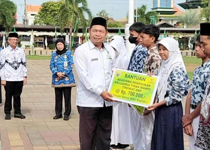 Salurkan Zakat dari ASN, UPZ BAZNAS Batang Beri Beasiswa, Renovasi RTLH, hingga Bantuan Penyandang Disabilitas