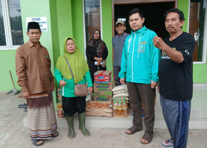 Fraksi PKB DPRD Kabupaten Pekalongan Salurkan Bantuan untuk Warga Terdampak Banjir di Sragi dan Siwalan