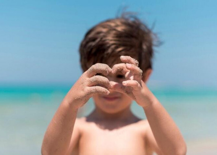 4 Rekomendasi Sunscreen Terbaik untuk Anak, Cegah Kulit Kusam dan Kering Sejak Dini