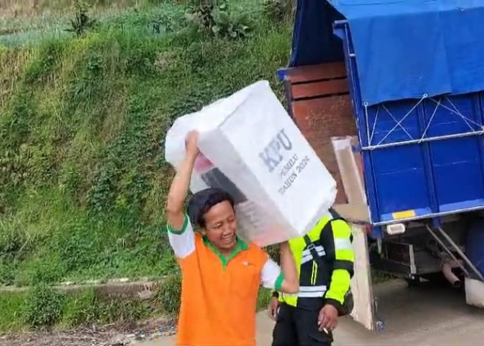 Terkendala Akses, PPS Desa Pranten Putar 30 Kilometer Lewati Banjarnegara Distribusikan Logistik Pemilu