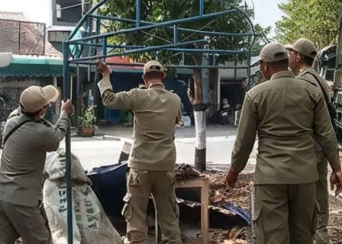 Satpol PP Kabupaten Pekalongan Bantu Bongkar Lapak di Terminal Kajen, Penataan Jalan Utamakan Keselamatan