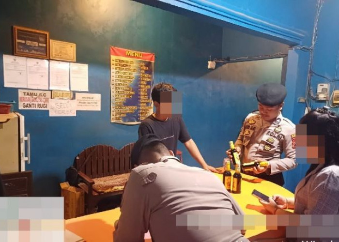 3 Kecamatan di Kota Santri Dikosek, Samapta Polres Pekalongan Amankan Belasan Botol Miras