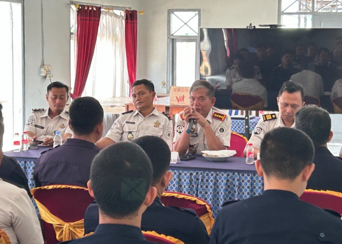 Kalapas Pekalongan Beri Pengarahan Kesatuan Pengamanan, Tekankan Integritas dan Kewaspadaan Keamanan