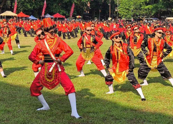 Ribuan Pelajar di Batang Pecahkan Rekor Tari Babalo Secara Kolosal