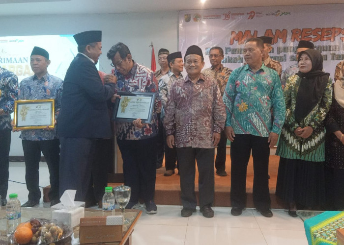 Tokoh Penggerak Koperasi Senior, Zainul Hakim Raih Penghargaan Harkop Jateng Berkat Dedikasi 31 Tahun